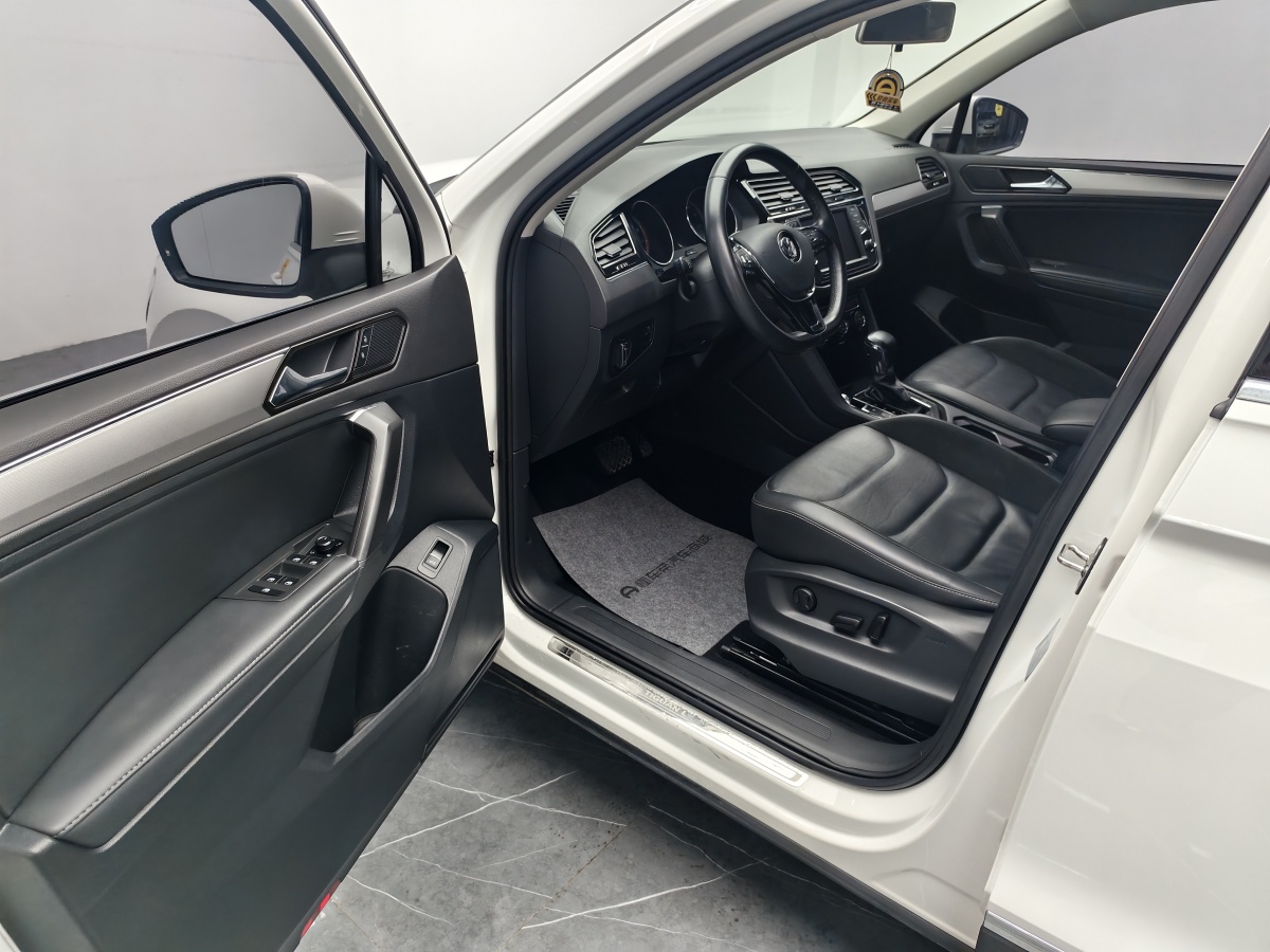 Volkswagen Tiguan L 2018 immagine di auto #13