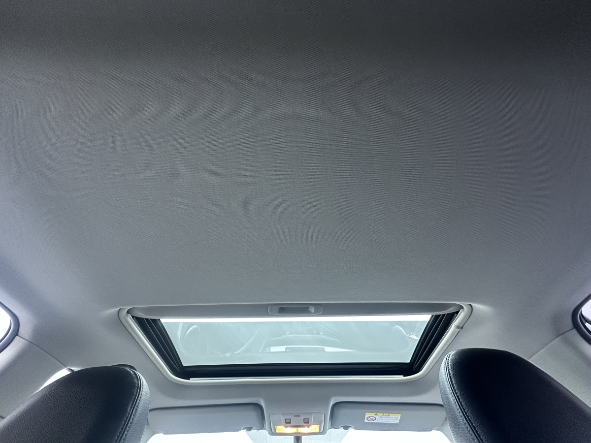 Toyota RAV4 2018 car image #13