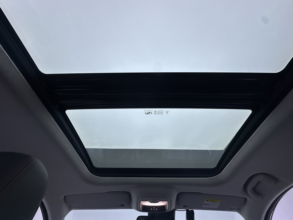 Chevrolet Tracker 2020 immagine di auto #13