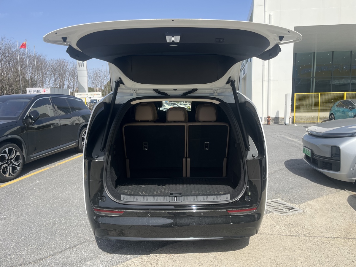 理想汽车 理想MEGA 2025 汽车图片 #13