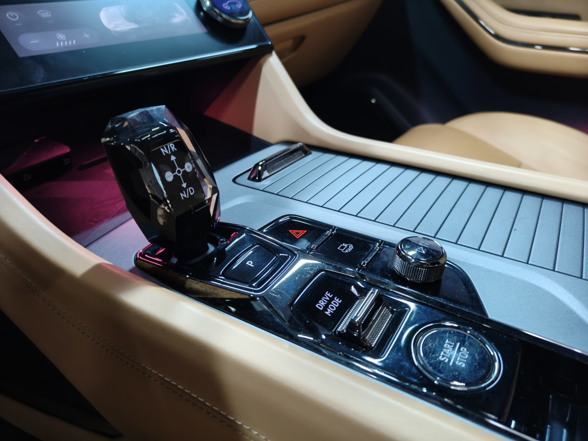 Lynk & Co 09 EM-P 2022 car image #13