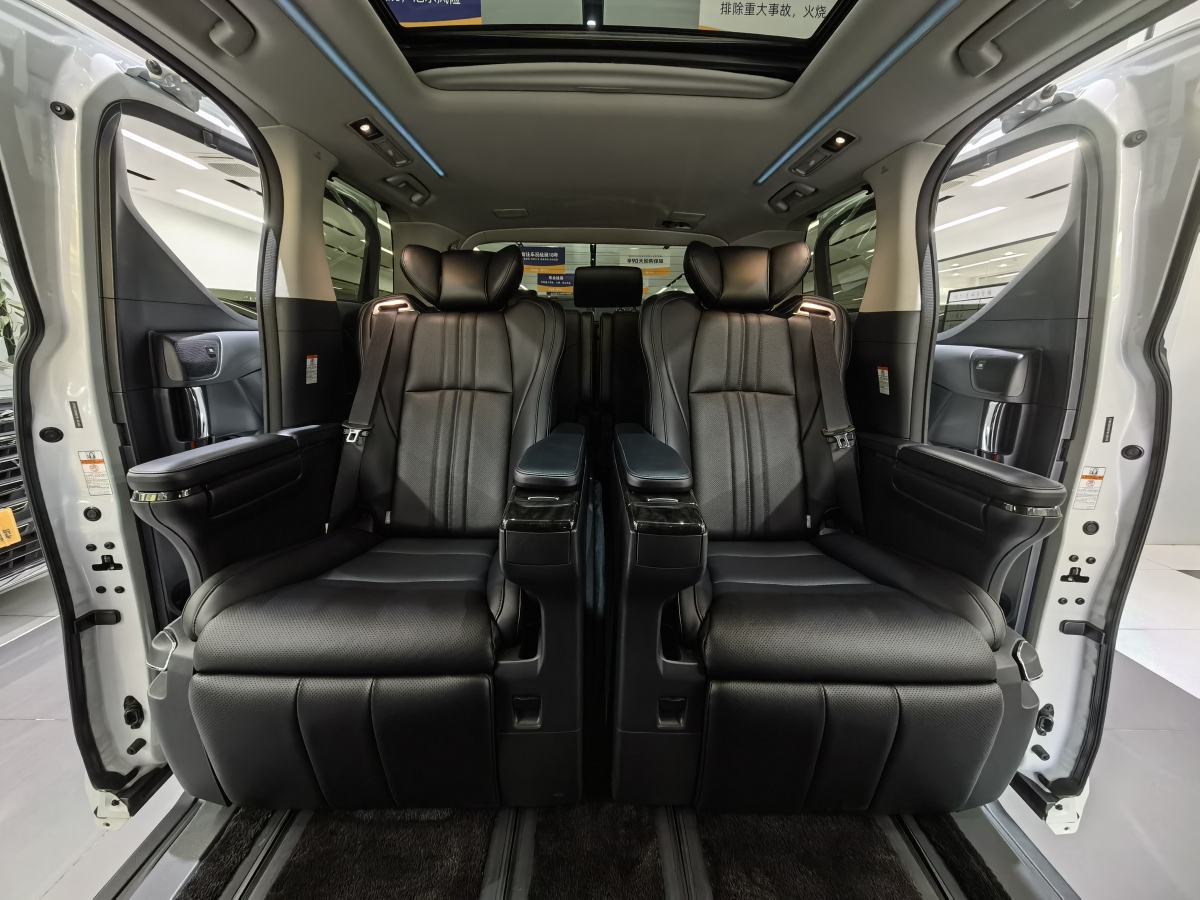 Toyota Alphard 2024 immagine di auto #13