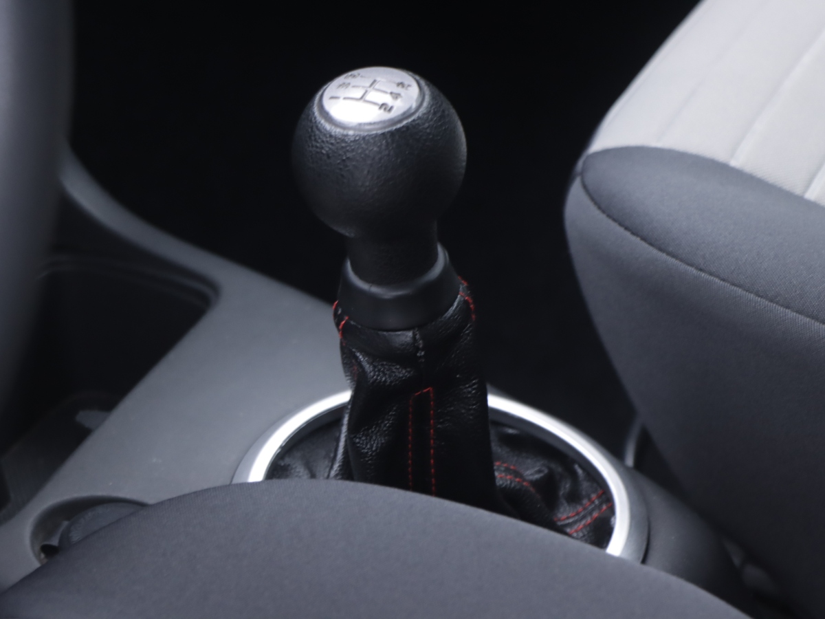 Suzuki Swift 2016 #13 Suzuki Swift 2016 car image #13