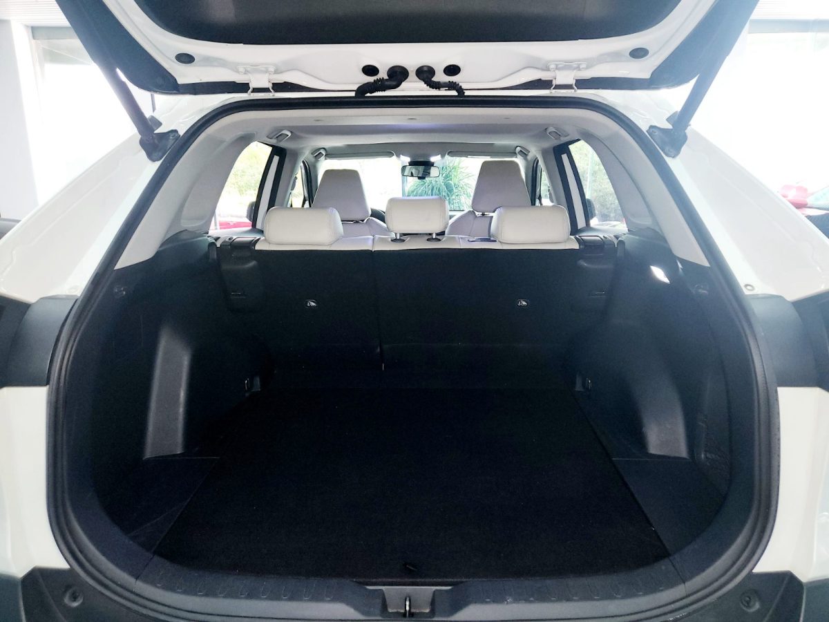 Toyota RAV4 2022 car image #13