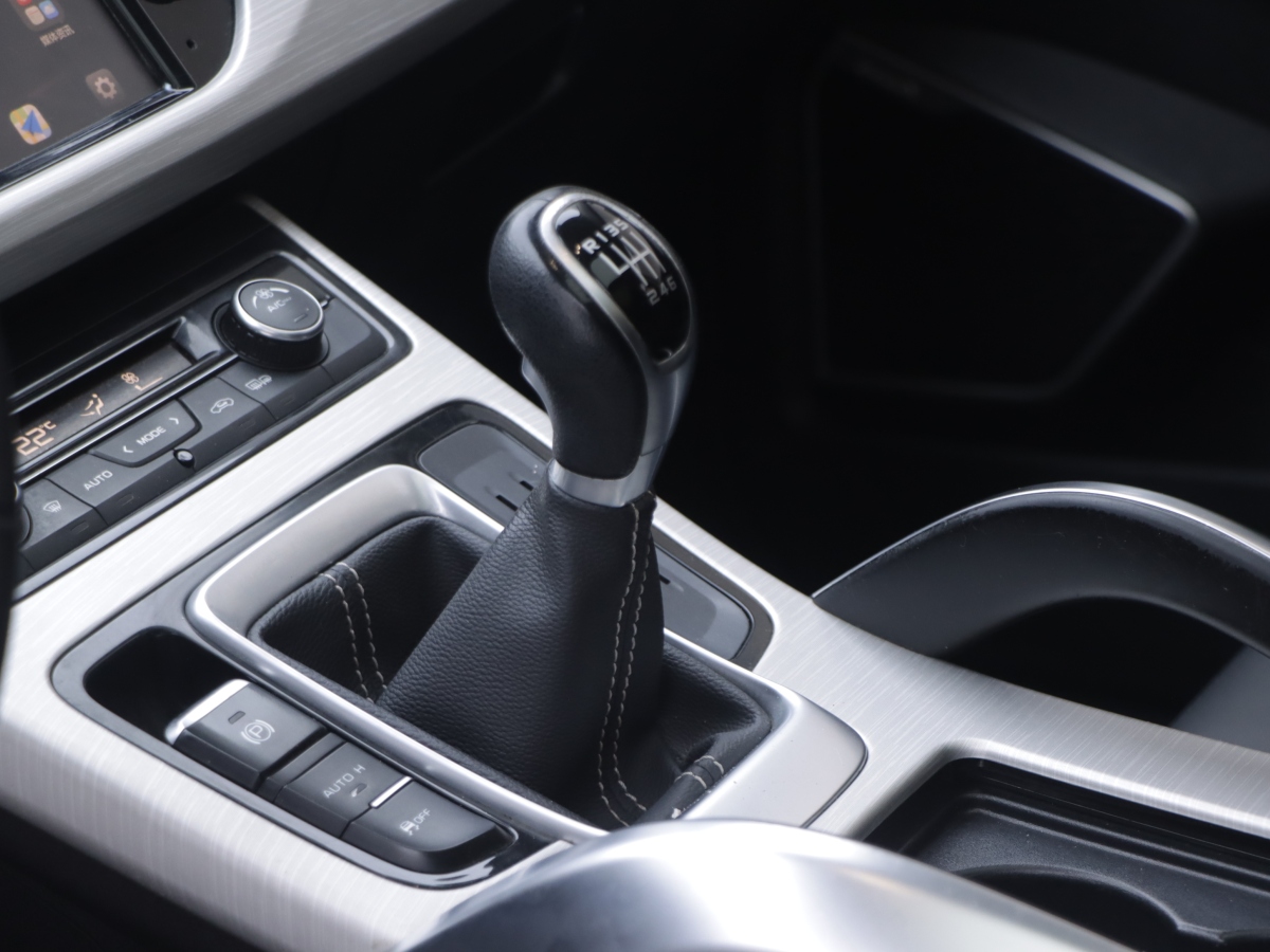 GEELY Boyue 2018 immagine di auto #13