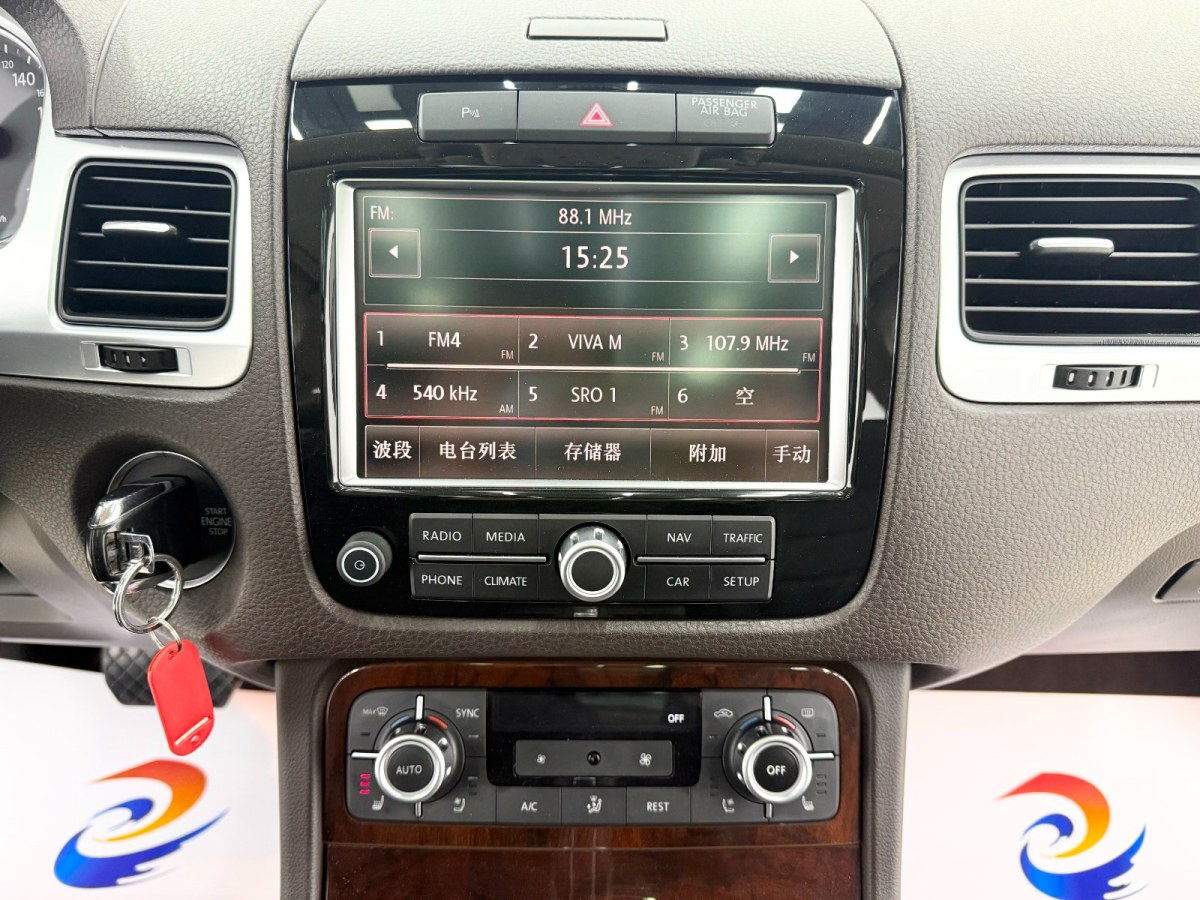 Volkswagen Touareg 2015 car image #13