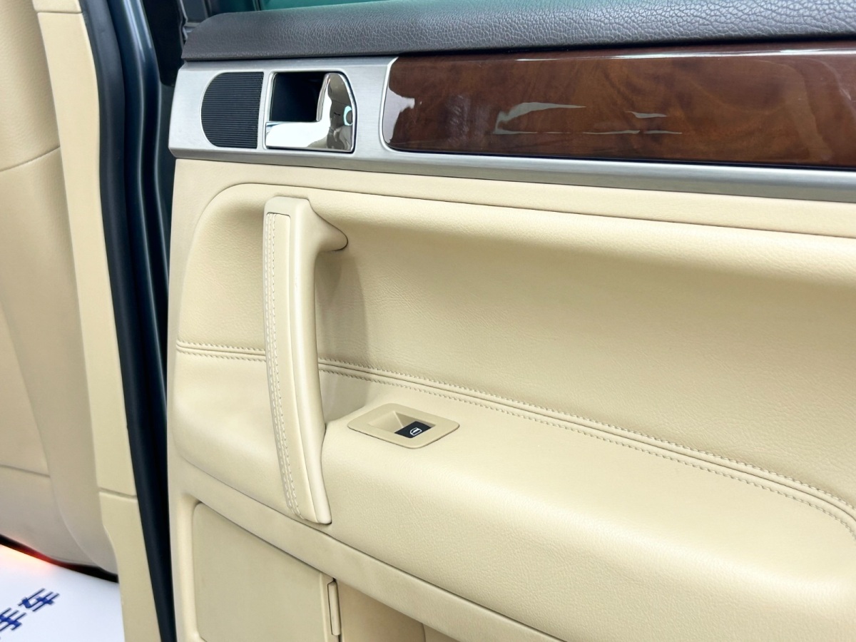 Volkswagen Touareg 2009 car image #13