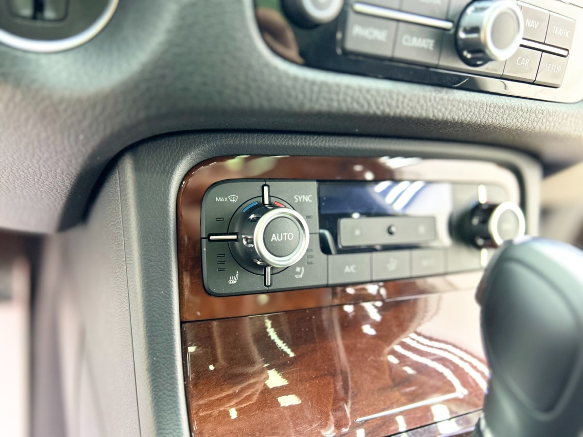 Volkswagen Touareg 2014 car image #13