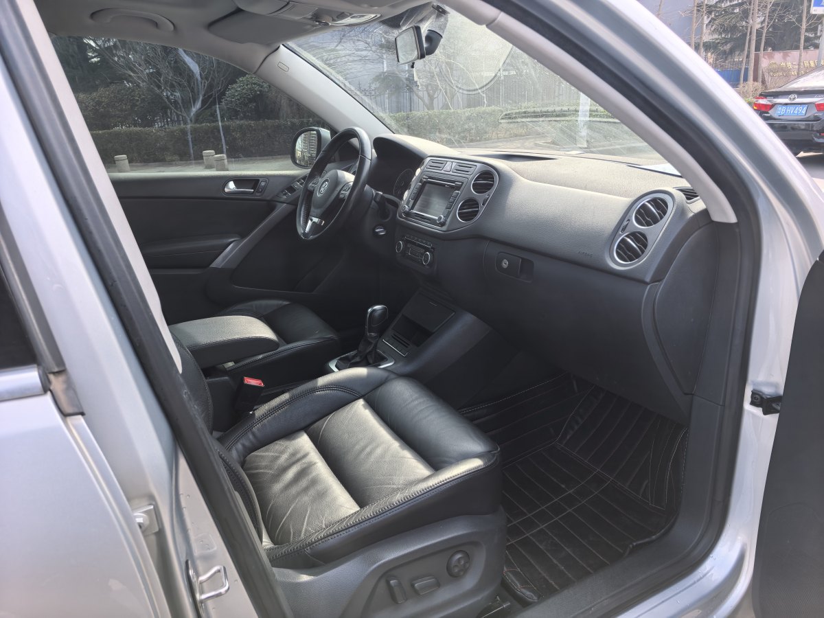 Volkswagen Tiguan 2012 car image #13