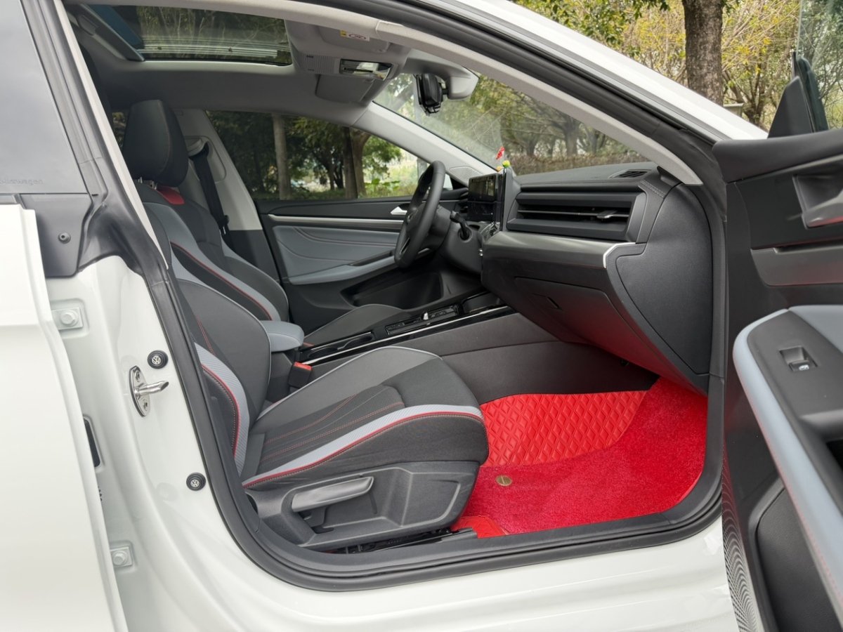 Volkswagen Lamando 2024 car image #13