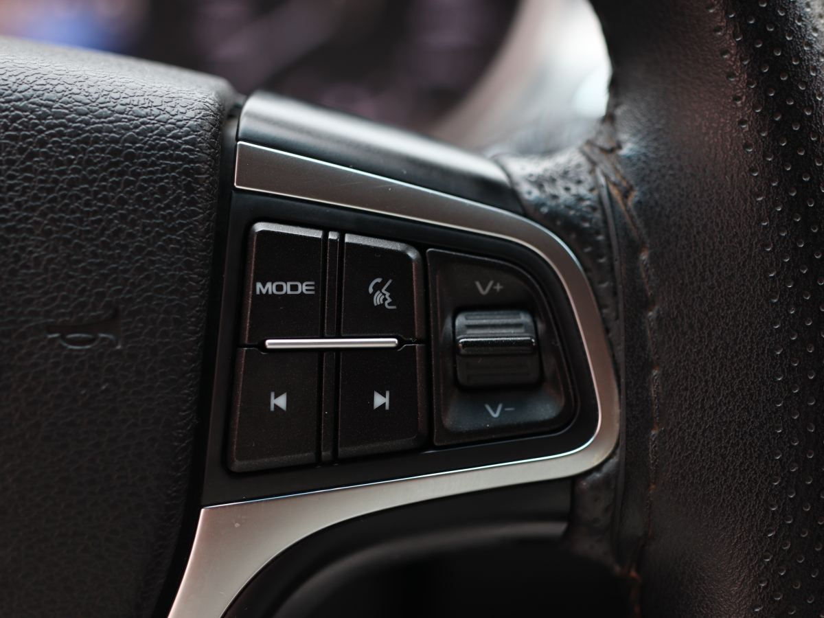 GEELY 2019 #13 GEELY 2019 car image #13