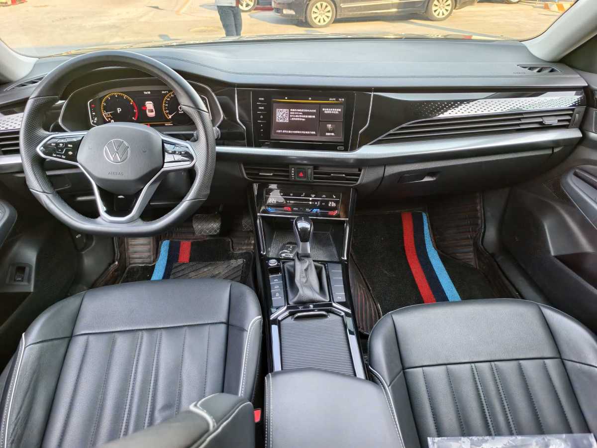Volkswagen Passat 2023 car image #13