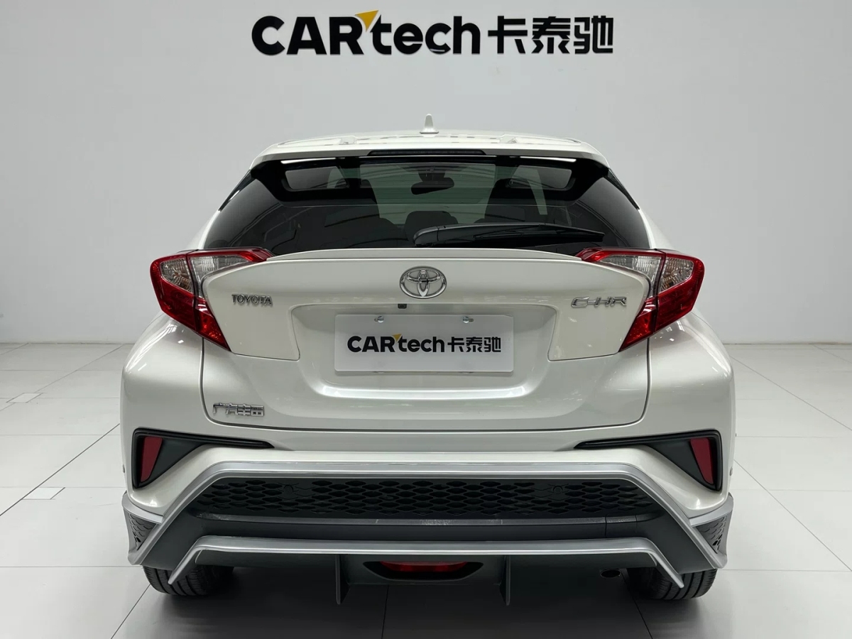 Toyota C-HR 2018 car image #13