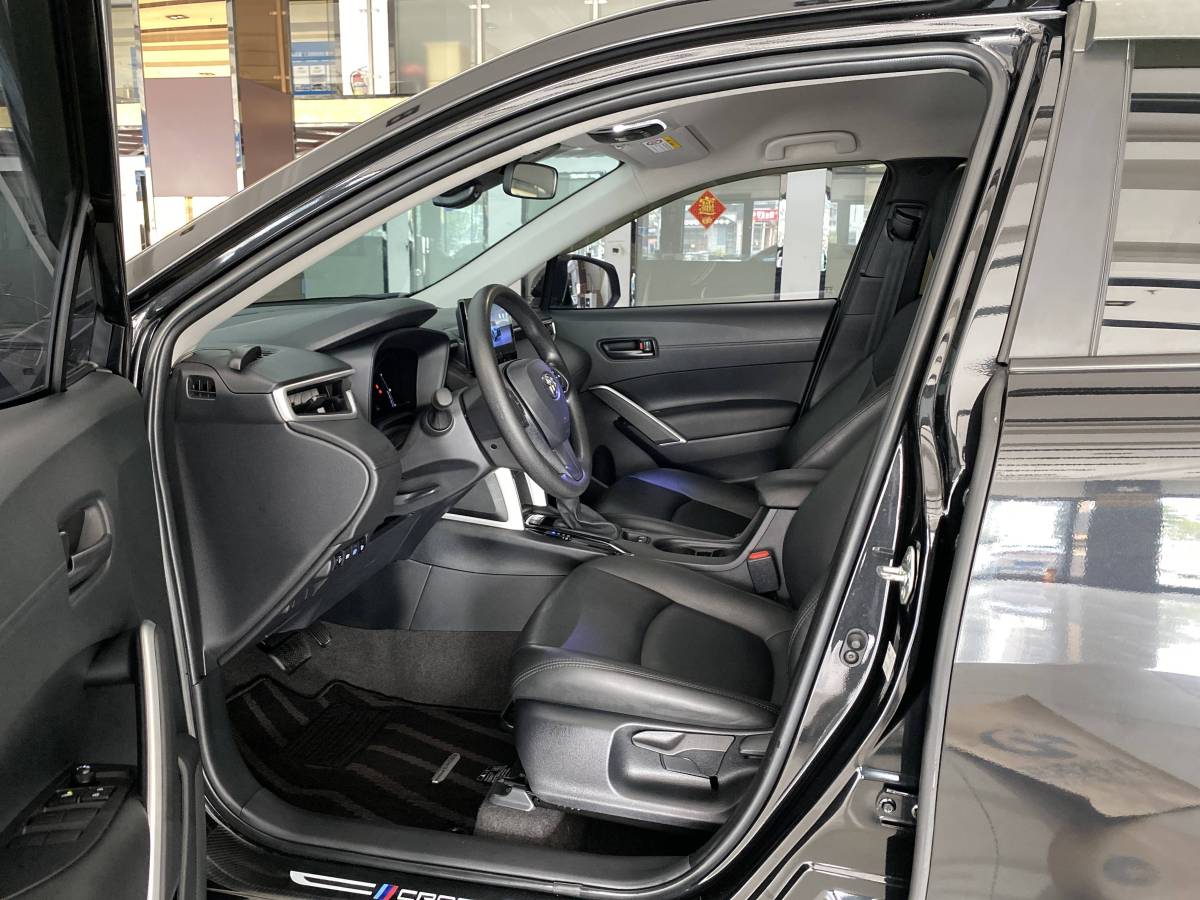 Toyota Corolla Cross 2023 immagine di auto #13