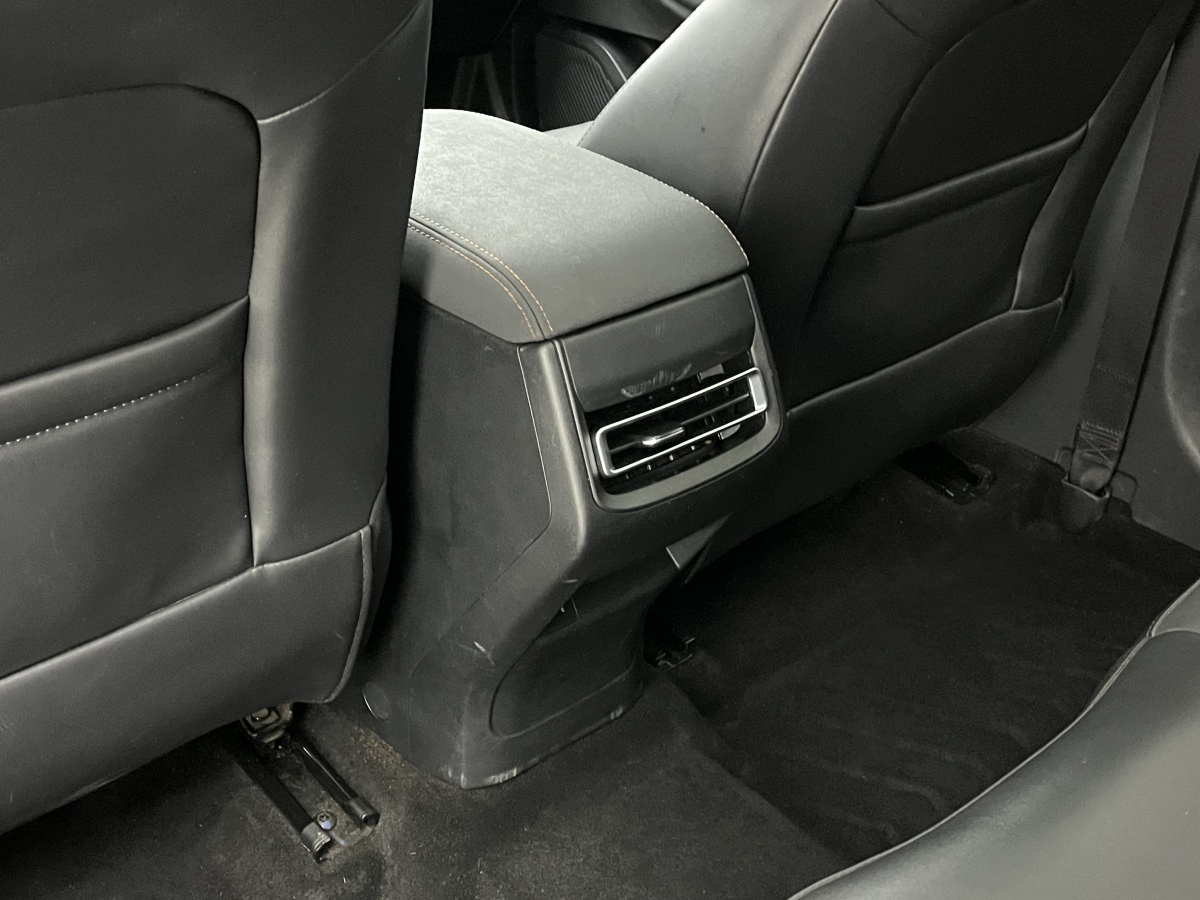 Changan UNI-T 2021 صورة سيارة #13