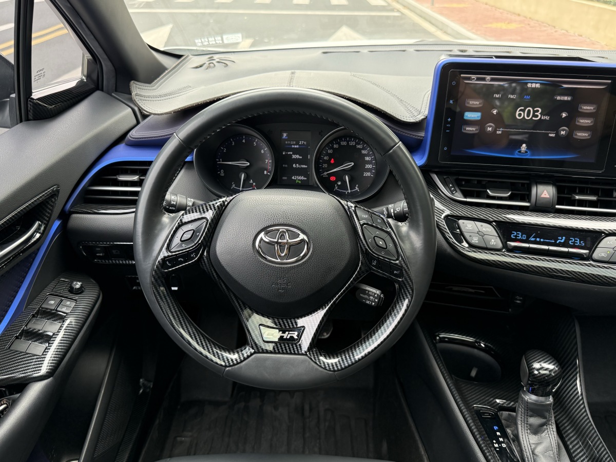 Toyota C-HR 2020 car image #13