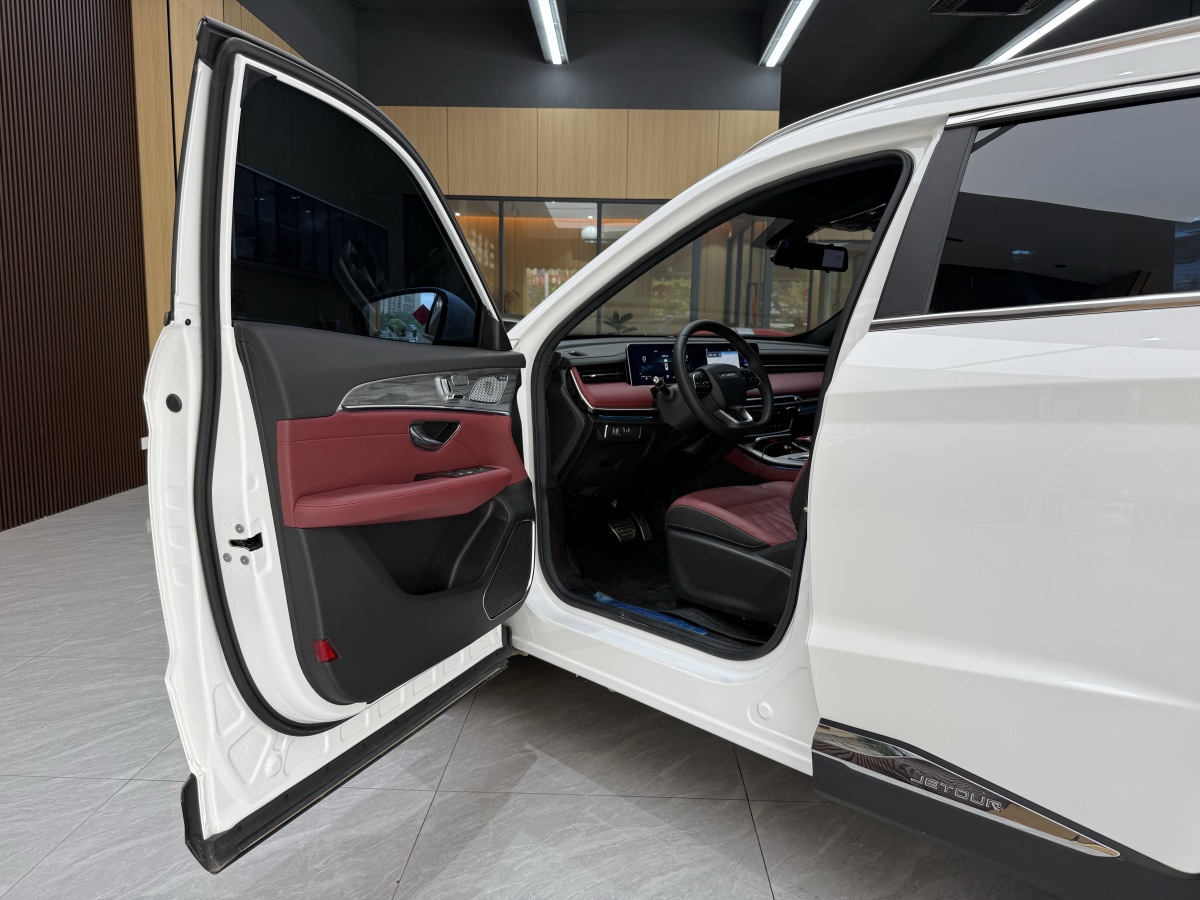 Jetour X70 PLUS 2023 car image #13