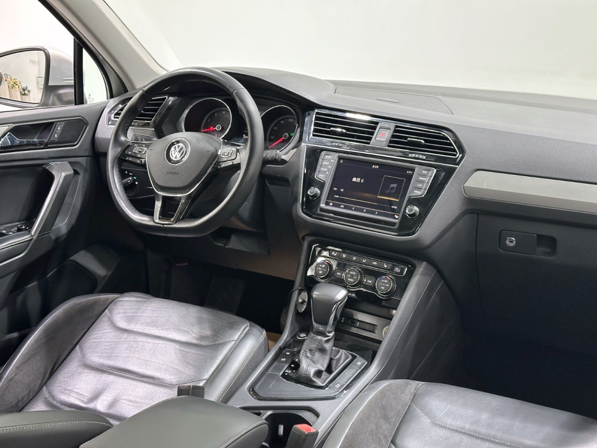 Volkswagen Tiguan L 2017 car image #13