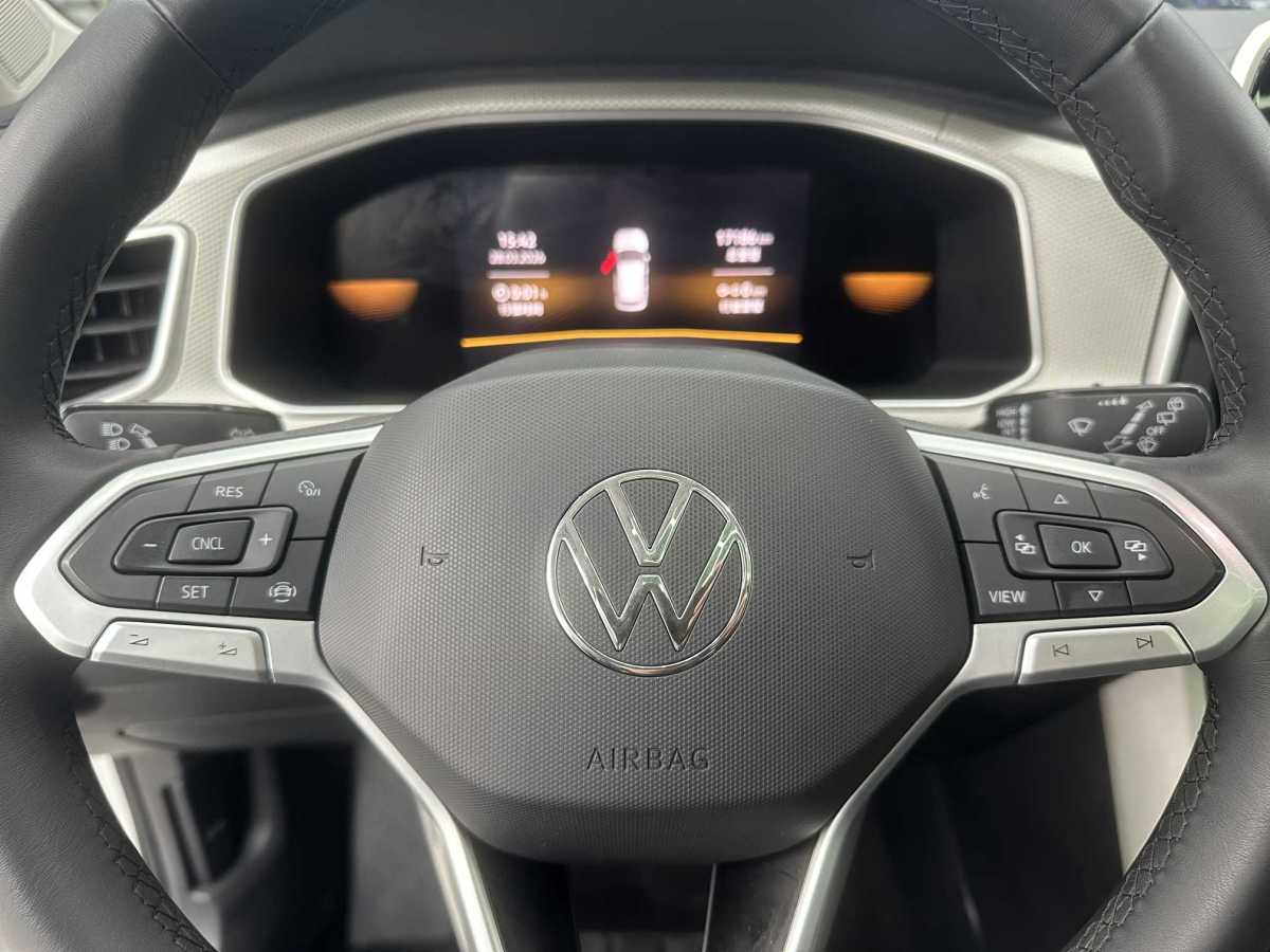 Volkswagen T-Roc 2024 car image #13