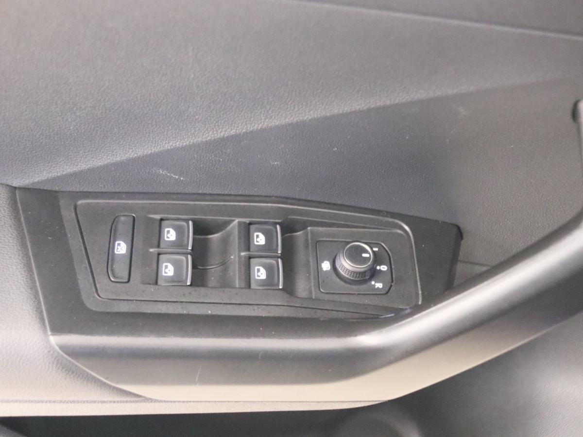 Volkswagen T-Roc 2019 car image #13