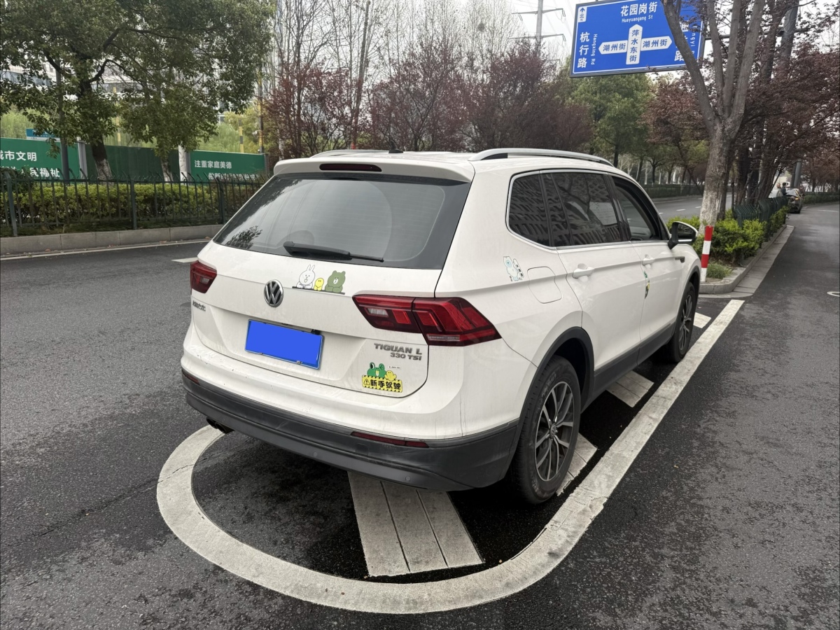 Volkswagen Tiguan L 2019 immagine di auto #13