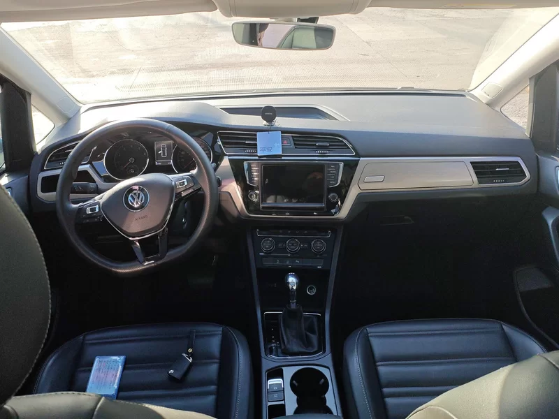 Volkswagen Touran 2018 car image #13