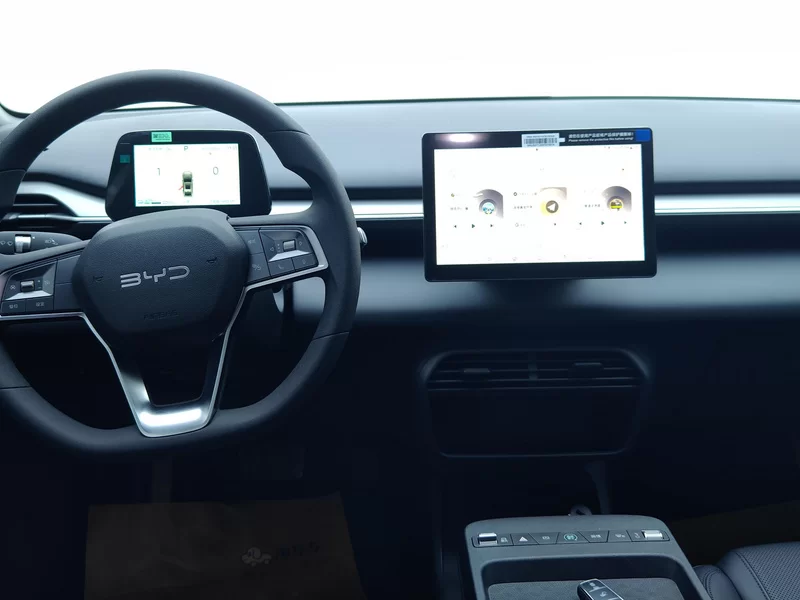 BYD e7 2025 car image #13