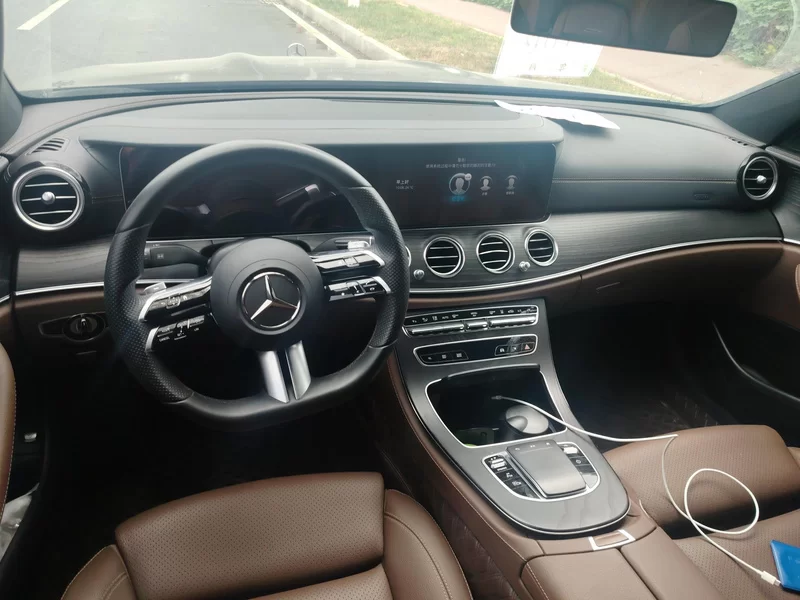 Mercedes-Benz E Class New Energy 2022 car image #13