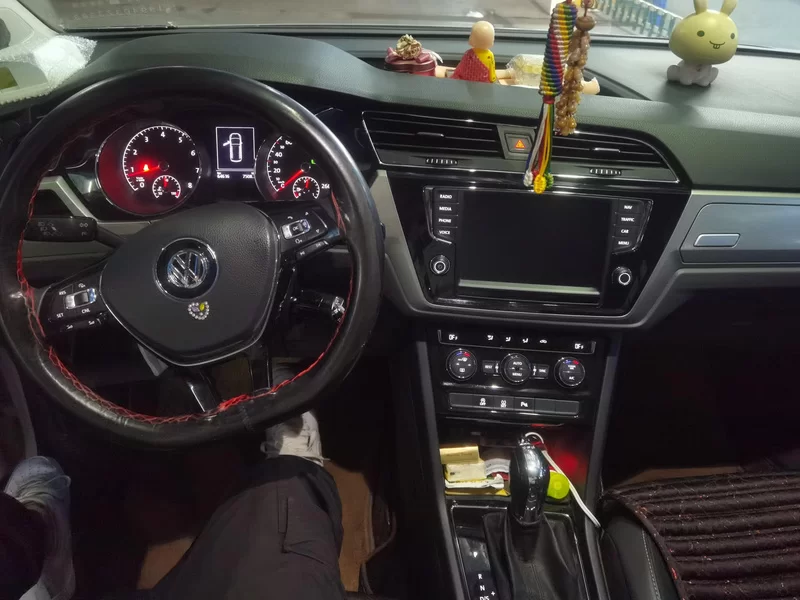 Volkswagen Touran 2018 car image #13