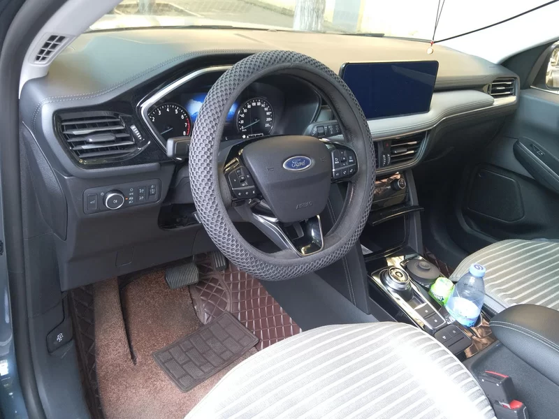 Ford Escape 2023 immagine di auto #13