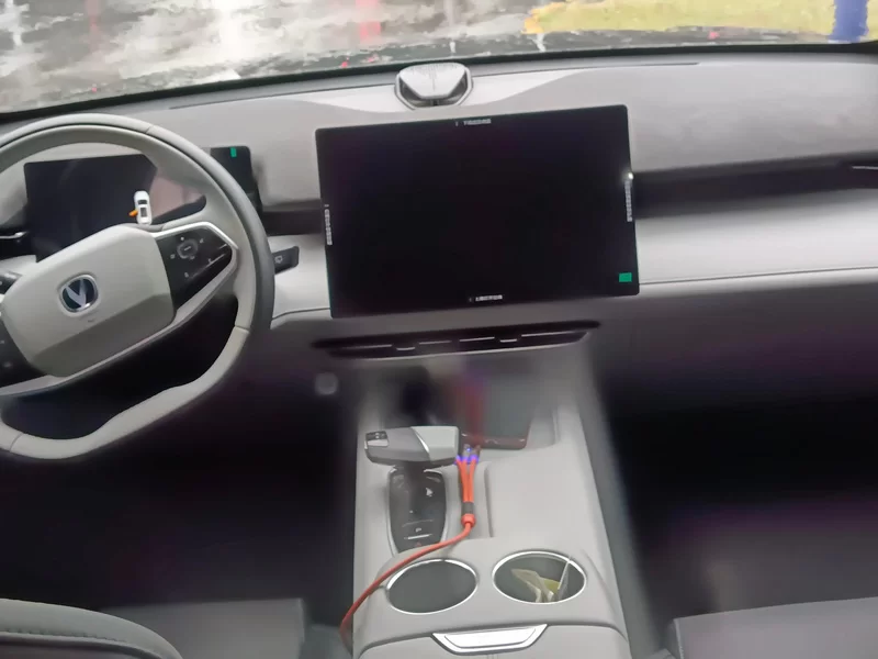 Changan UNI-Z 2025 immagine di auto #13