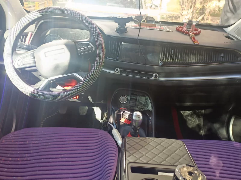 Haval H2s 2017 car image #13