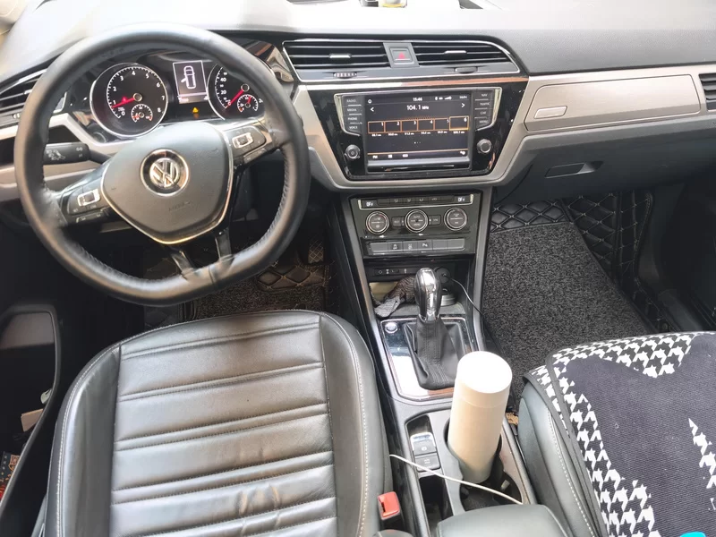 Volkswagen Touran 2018 car image #13