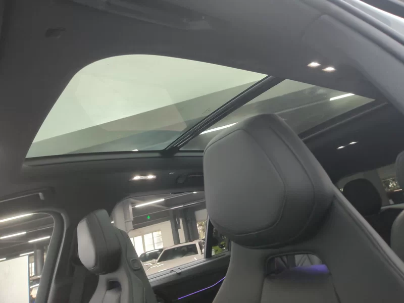 Lynk & Co 09 EM-P 2022 car image #13