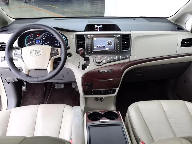 Toyota SIENNA 2013 car image #13