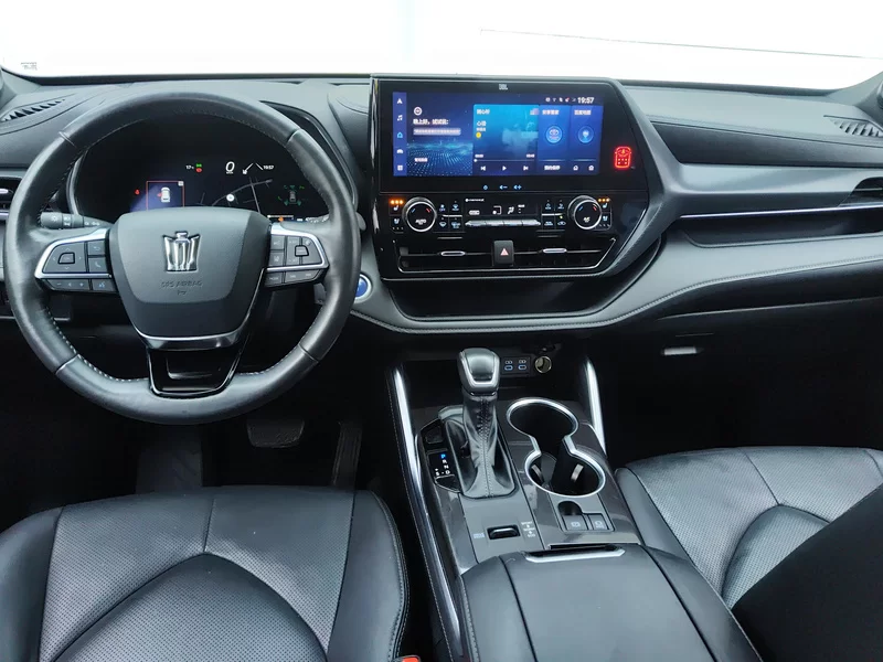 Toyota Crown Kluger 2023 car image #13