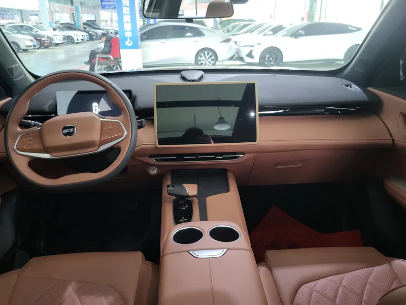 Changan UNI-Z PHEV 2024 #13 Changan UNI-Z PHEV 2024 car image #13