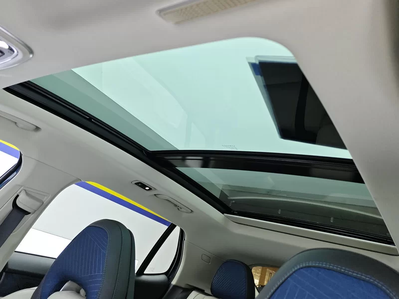 Lynk & Co 01 2018 #13 Lynk & Co 01 2018 car image #13