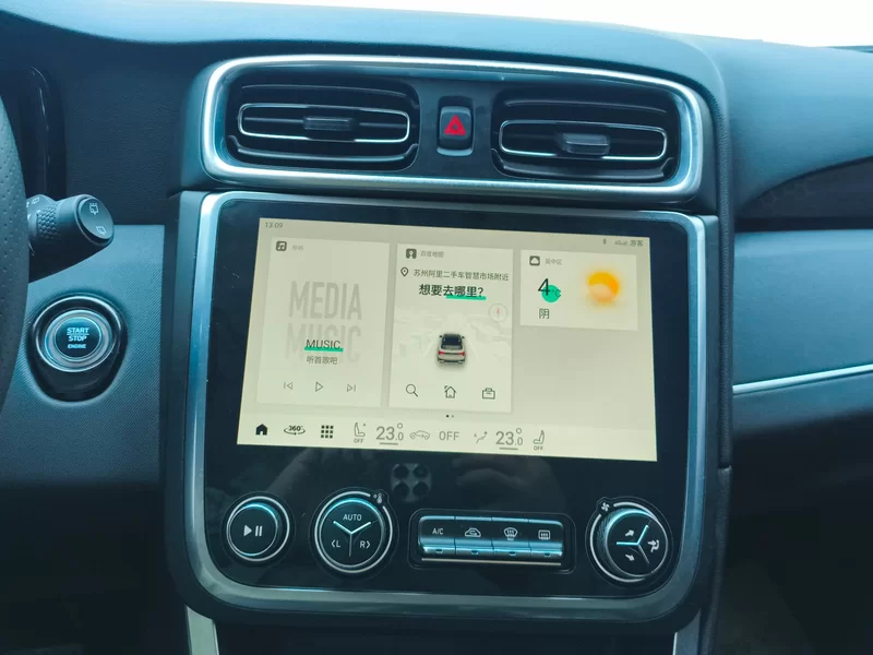 Lynk & Co 01 2018 #13 Lynk & Co 01 2018 car image #13