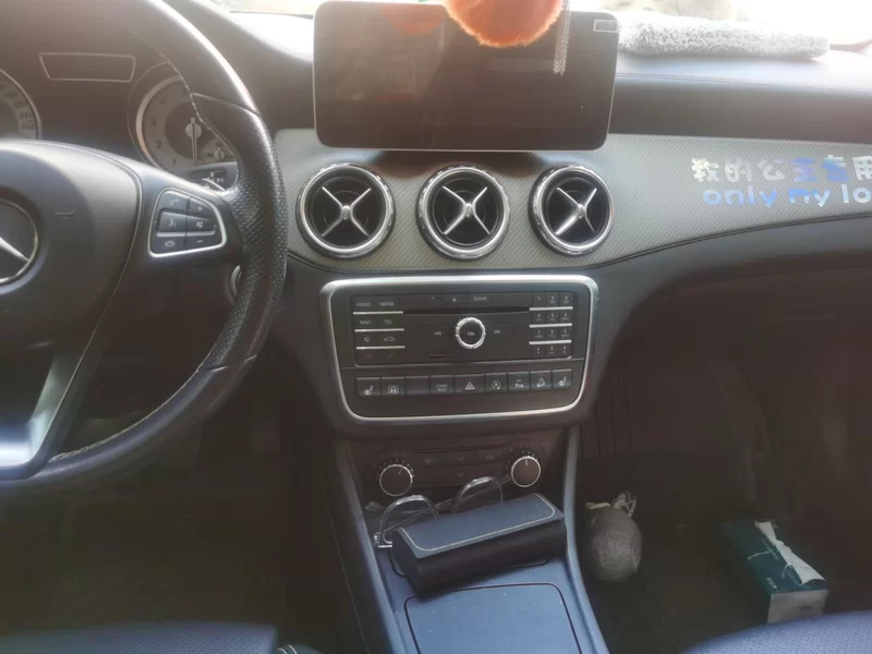 Mercedes-Benz GLA Class 2017 car image #13