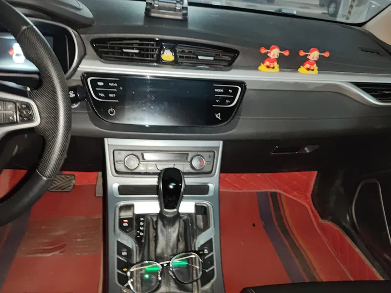 GEELY Emgrand 2018 car image #13