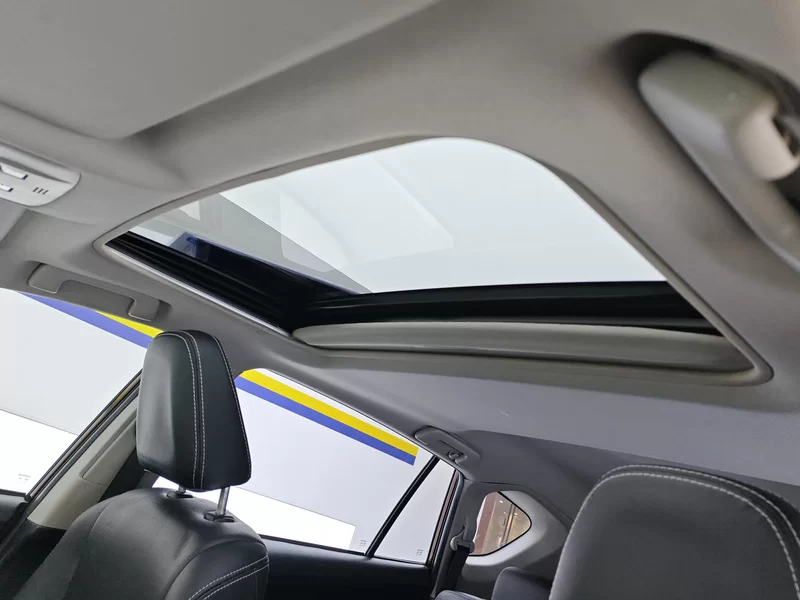 Toyota RAV4 2017 car image #13