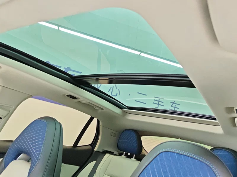 Lynk & Co 01 2018 #13 Lynk & Co 01 2018 car image #13