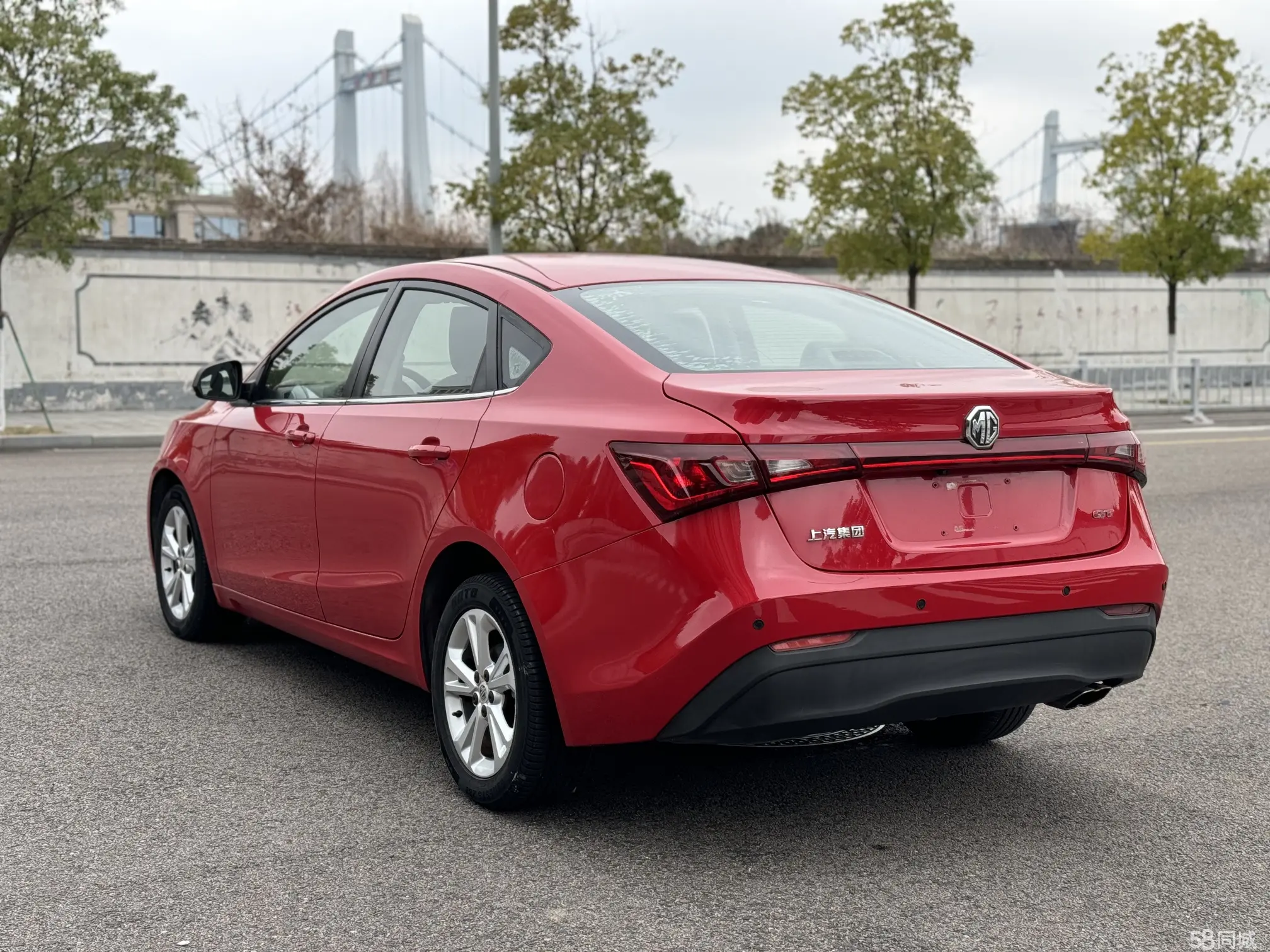 MG GT 2015 car image #13