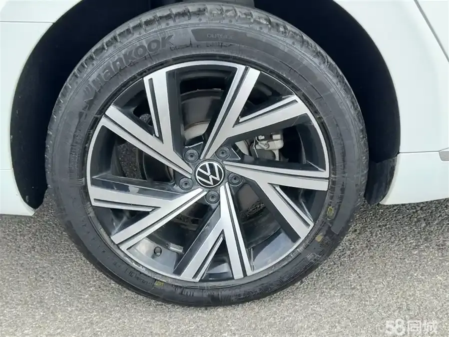 Volkswagen e-up! 2020 immagine di auto #13