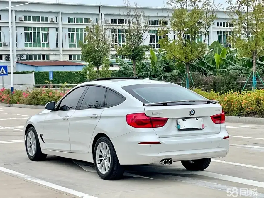 BMW 3 Series GT 2018 immagine di auto #13