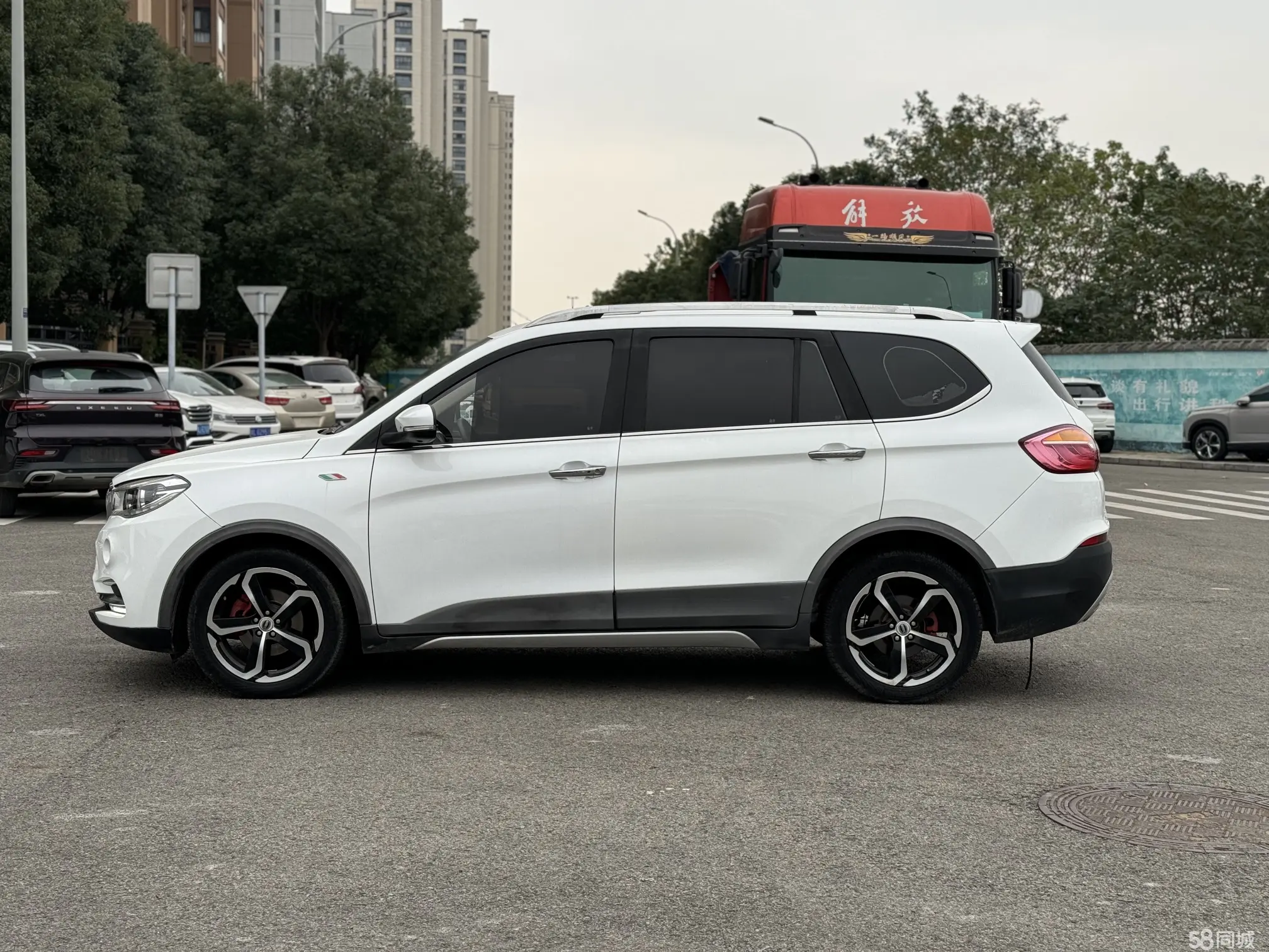 SWM斯威汽车 SWM斯威X7 2018 汽车图片 #13