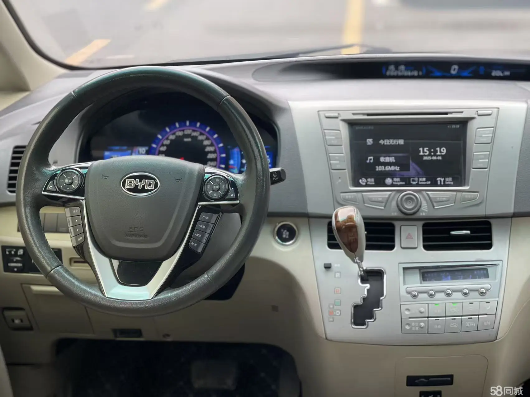 BYD M6 2014 car image #13