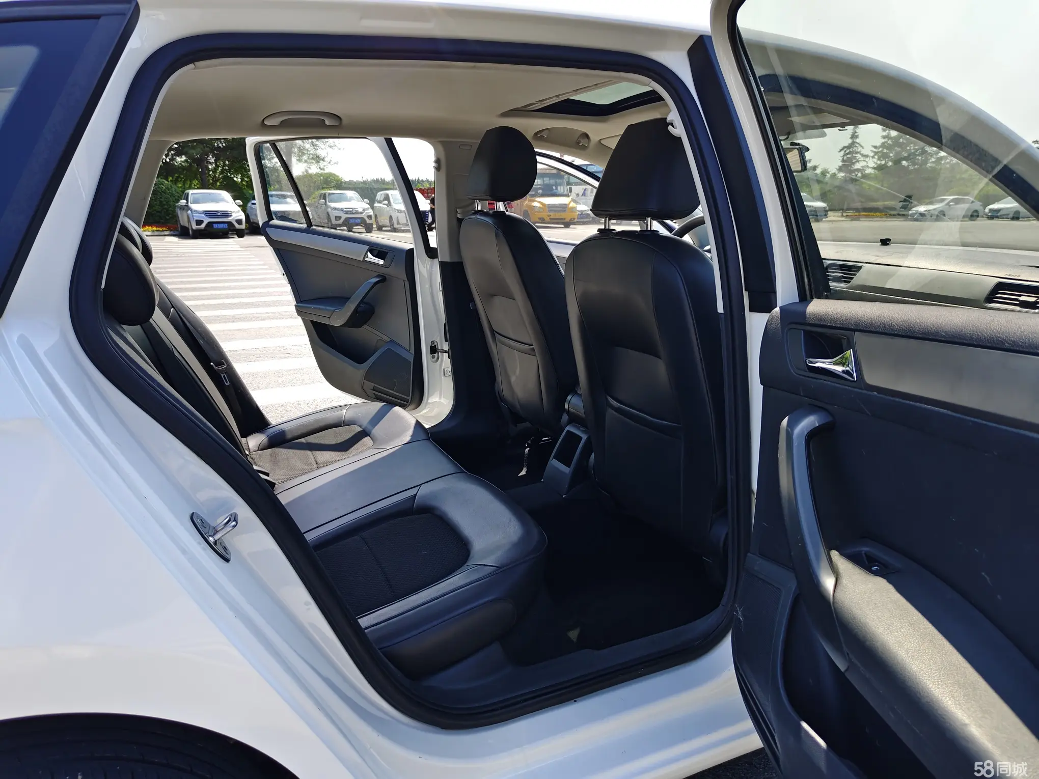 Skoda Rapid Spaceback 2016 car image #13