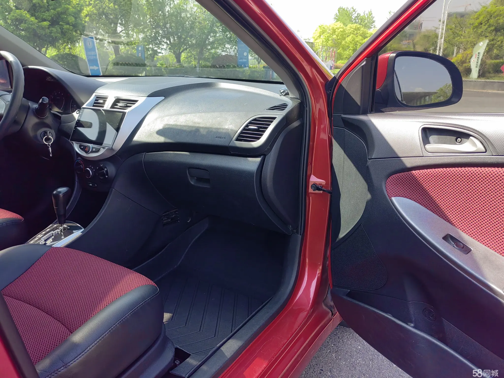 Hyundai Reina Hatchback 2015 car image #13